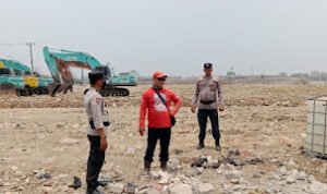 Petugas Gabungan Patroli di TPA Jatiwaringin, Pemulung Diimbau Utamakan Keselamatan