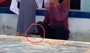 Viral Video Diduga Guru Merekam Bagian Pakaian Siswi Saat Berbicara di Luar Kelas