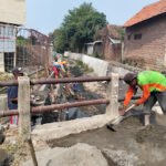 Proyek Senderan Kali di Glatik Raya Cirebon Disorot, Papan Informasi dan Pengawasan Dipertanyakan