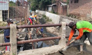 Proyek Senderan Kali di Glatik Raya Cirebon Disorot, Papan Informasi dan Pengawasan Dipertanyakan