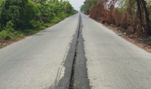Jalan Syekh Nawawi di Gunung Kaler Kembali Rusak, Warga Minta DBMSDA Segera Bertindak