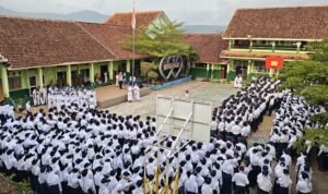 Sat Lantas Polres Kuningan Gelar Program “Polisi Sahabat Pelajar” di SMPN 1 Kadugede, Sosialisasi Tertib Lalu Lintas hingga Anti-Bullying
